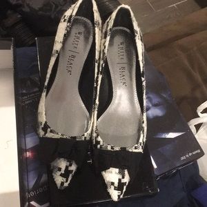 White House Black Market kitten heels. Size 10